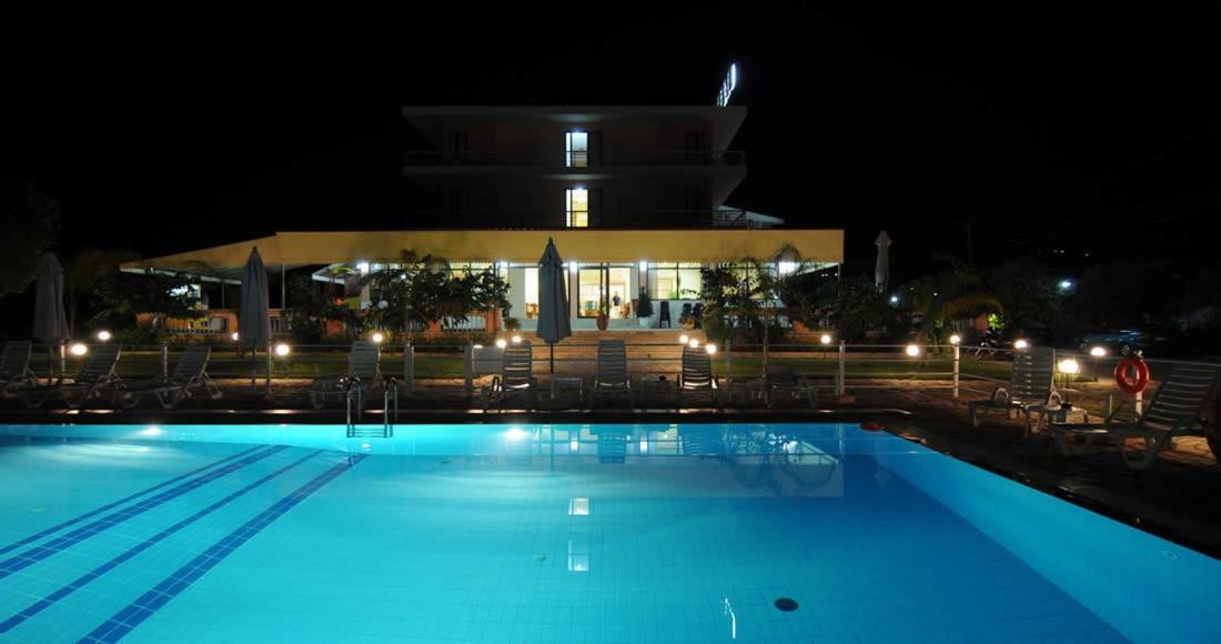 Cleopatra Hotel Kanali  Buitenkant foto